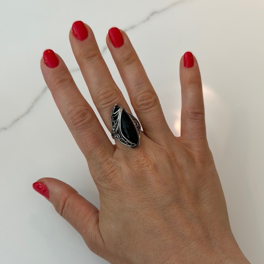 Elegant Black Silver Ring